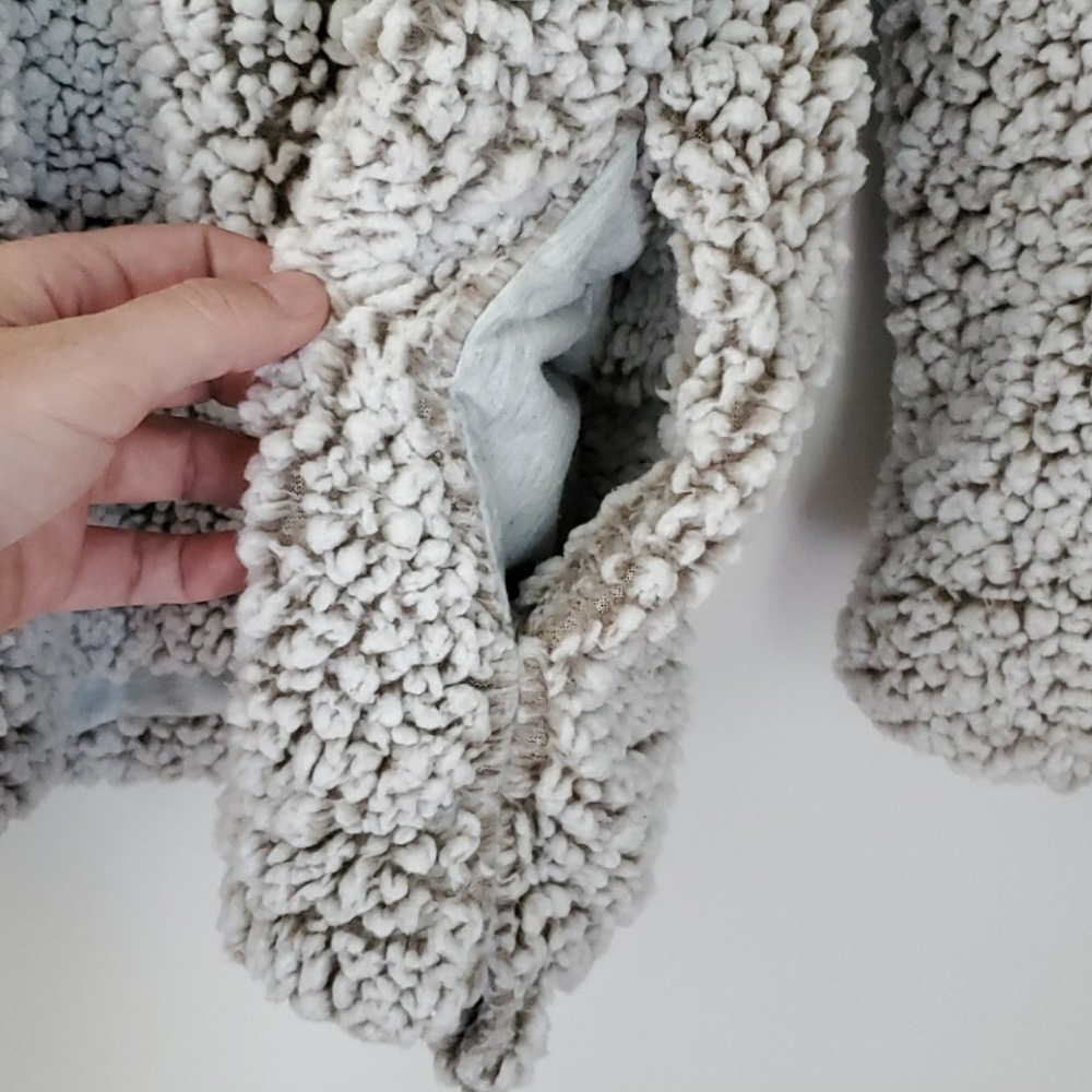 Thread & Supply Fluffy pullover - Picture 2 of 4